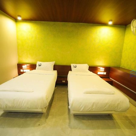 Hotel Bigmall Residency à Kannangad Extérieur photo