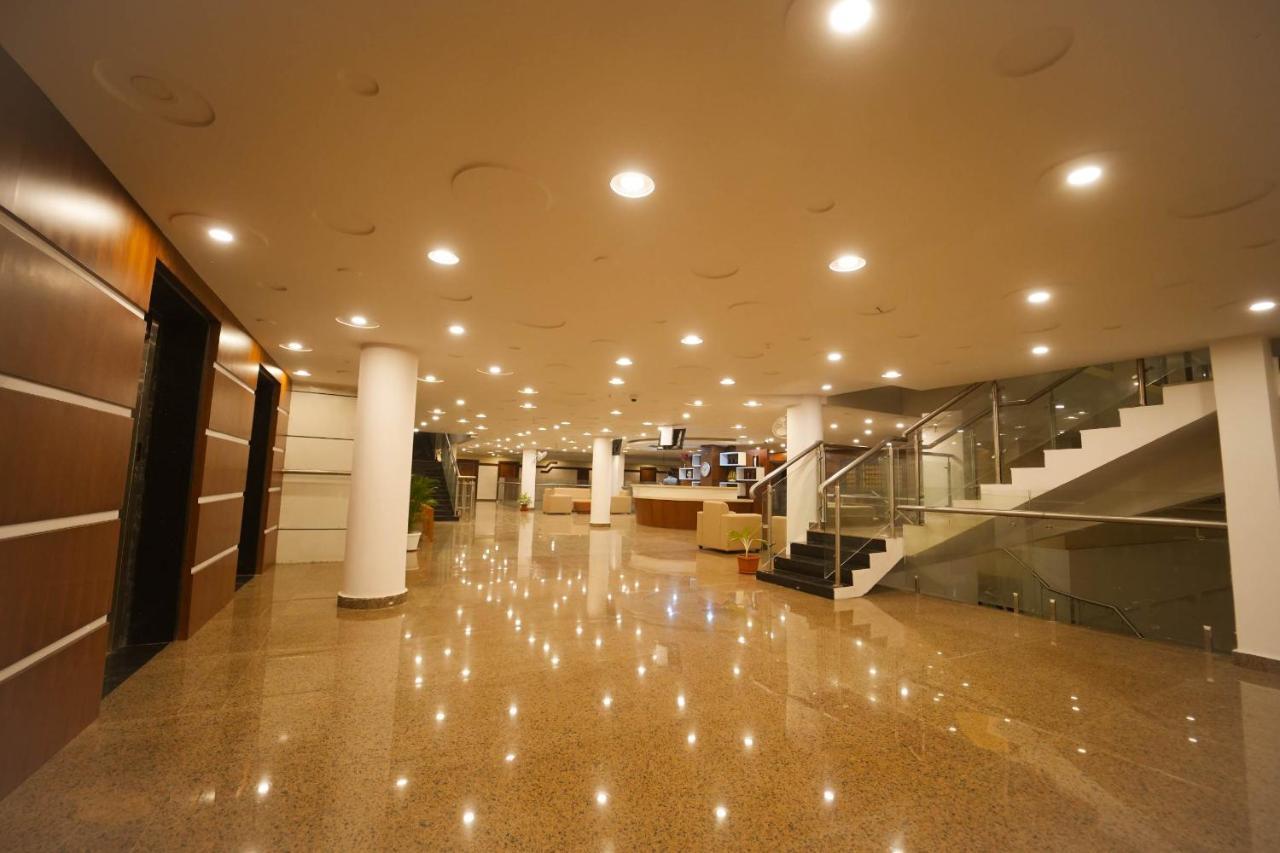 Hotel Bigmall Residency à Kannangad Extérieur photo